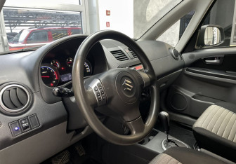 Подержанный автомобиль Suzuki SX4 Hatchback 2012 года (8 фото)