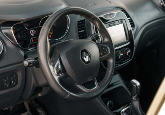 Подержанный автомобиль Renault Kaptur 2016 года (11 фото)