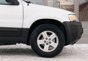 Подержанный автомобиль Ford Escape 2005 года (9 фото)