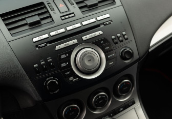 Подержанный автомобиль Mazda 3 Sedan 2011 года (15 фото)