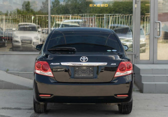 Подержанный автомобиль Toyota Allion 2016 года (6 фото)