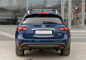 Подержанный автомобиль Infiniti FX 2012 года (6 фото)
