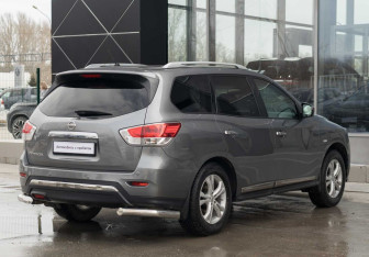 Подержанный автомобиль Nissan Pathfinder 2016 года (5 фото)