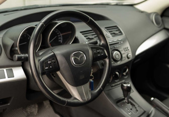 Подержанный автомобиль Mazda 3 Sedan 2013 года (11 фото)