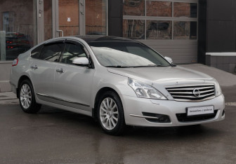 Подержанный автомобиль Nissan Teana 2011 года (3 фото)