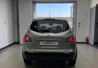 Подержанный автомобиль Nissan Qashqai+2 2013 года (6 фото)
