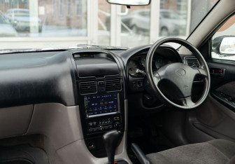 Подержанный автомобиль Toyota Caldina 2000 года (10 фото)