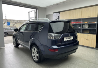 Подержанный автомобиль Mitsubishi Outlander 2008 года (6 фото)