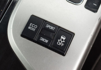 Подержанный автомобиль Toyota Crown Sedan 2010 года (16 фото)