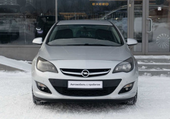 Подержанный автомобиль Opel Astra Hatchback 2014 года (2 фото)