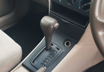 Подержанный автомобиль Toyota Corolla Wagon 2002 года (15 фото)