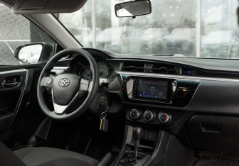 Подержанный автомобиль Toyota Corolla Sedan 2013 года (10 фото)