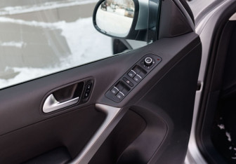 Подержанный автомобиль Volkswagen Tiguan 2012 года (17 фото)