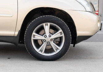 Подержанный автомобиль Lexus RX 2005 года (9 фото)