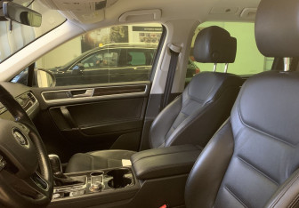 Подержанный автомобиль Volkswagen Touareg 2017 года (12 фото)