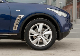 Подержанный автомобиль Infiniti FX 2012 года (9 фото)