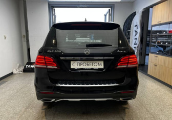 Подержанный автомобиль Mercedes-Benz GLE 2017 года (6 фото)