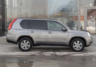 Подержанный автомобиль Nissan X-Trail 2008 года (4 фото)