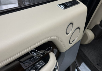 Подержанный автомобиль Land Rover Range Rover 2018 года (17 фото)