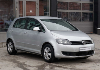 Подержанный автомобиль Volkswagen Golf Plus 2011 года (3 фото)