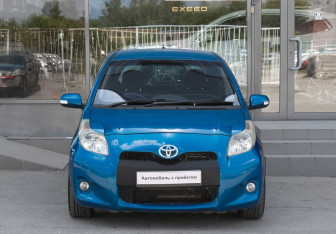 Подержанный автомобиль Toyota Vitz 2009 года (2 фото)