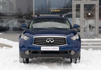 Подержанный автомобиль Infiniti FX 2012 года (2 фото)