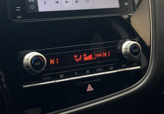 Подержанный автомобиль Mitsubishi Outlander 2021 года (18 фото)