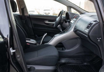 Подержанный автомобиль Toyota Auris Hatchback 2009 года (20 фото)