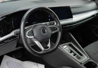 Подержанный автомобиль Volkswagen Golf Hatchback 2021 года (11 фото)