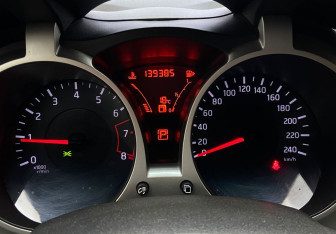 Подержанный автомобиль Nissan Juke 2012 года (8 фото)