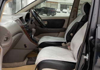 Подержанный автомобиль Toyota Harrier 2000 года (17 фото)