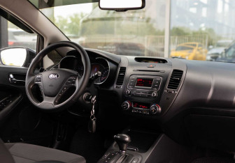 Подержанный автомобиль Kia Cerato Sedan 2013 года (10 фото)