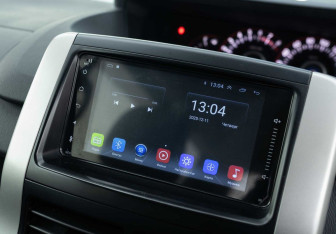 Подержанный автомобиль Toyota Voxy Minivan 2010 года (13 фото)