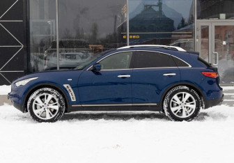 Подержанный автомобиль Infiniti FX 2012 года (8 фото)