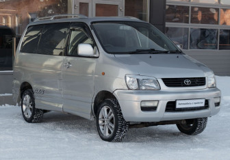 Подержанный автомобиль Daihatsu Delta Wagon Compactvan 2001 года (3 фото)