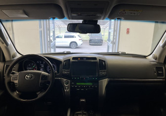 Подержанный автомобиль Toyota Land Cruiser Suv 2014 года (9 фото)