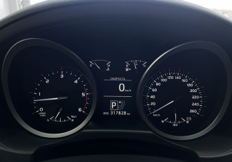Подержанный автомобиль Toyota Land Cruiser Suv 2012 года (11 фото)
