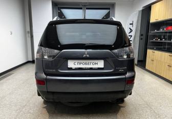 Подержанный автомобиль Mitsubishi Outlander 2007 года (6 фото)