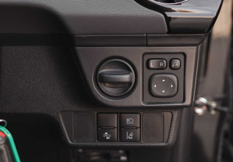 Подержанный автомобиль Toyota Corolla Wagon 2015 года (17 фото)