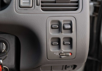 Подержанный автомобиль Honda CR-V 1999 года (14 фото)