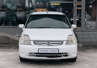 Подержанный автомобиль Honda Stream 2001 года (2 фото)