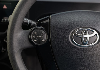 Подержанный автомобиль Toyota Aqua 2016 года (12 фото)