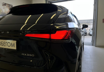 Подержанный автомобиль Lexus RX 2023 года (6 фото)