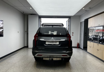 Подержанный автомобиль Mitsubishi Pajero Sport 2021 года (5 фото)
