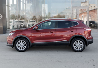 Подержанный автомобиль Nissan Qashqai 2015 года (8 фото)