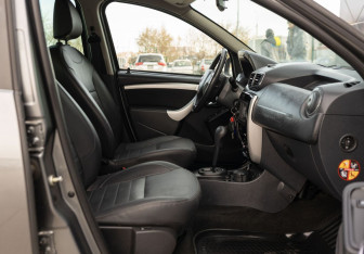 Подержанный автомобиль Nissan Terrano 2016 года (18 фото)