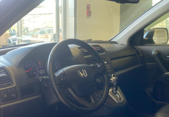 Подержанный автомобиль Honda CR-V 2012 года (11 фото)