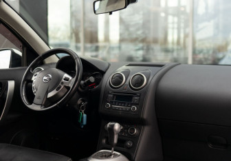 Подержанный автомобиль Nissan Qashqai 2012 года (10 фото)