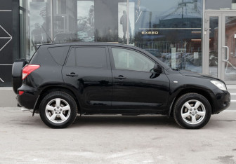 Подержанный автомобиль Toyota RAV4 2008 года (4 фото)