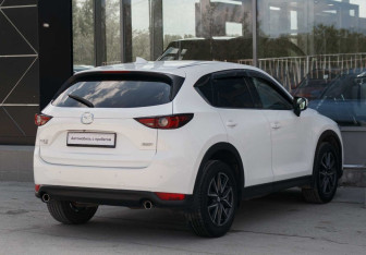 Подержанный автомобиль Mazda CX-5 2017 года (5 фото)